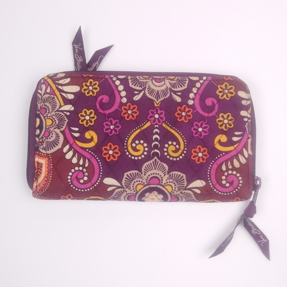 Vera Bradley Wallet. - Picture 2 of 6